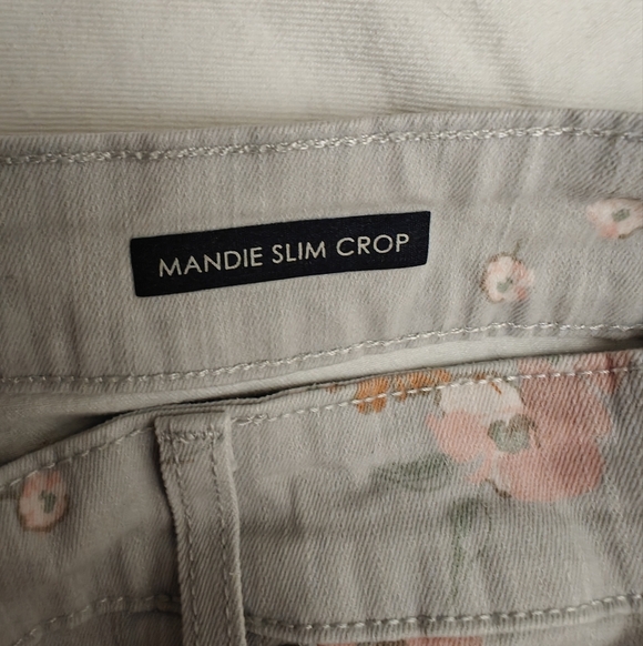 BANDOLINO Women's Floral Jeans - Picture 3 of 6